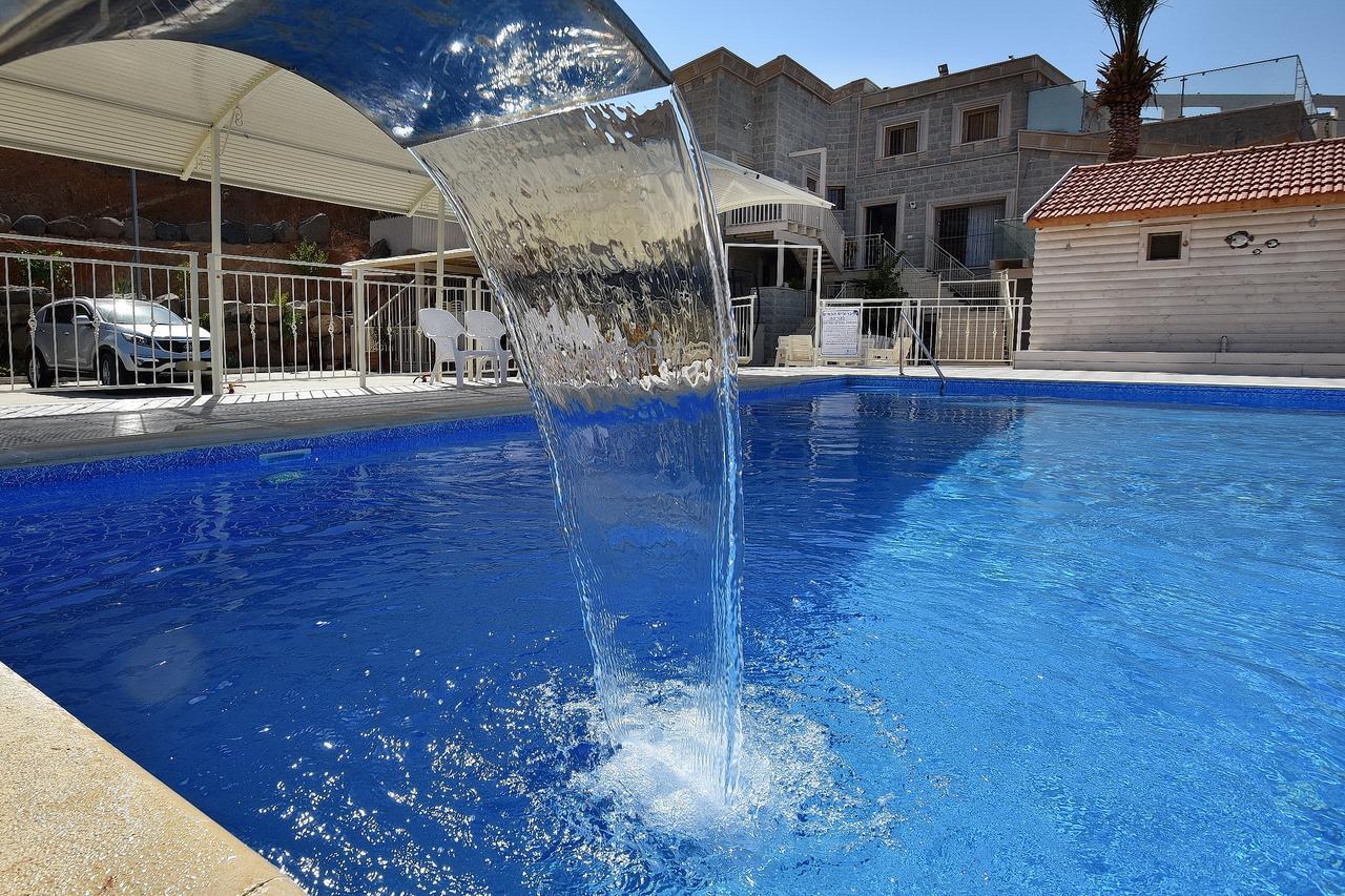 הוילה טבריה אחוזת חוף כנרת מראה חיצוני תמונה